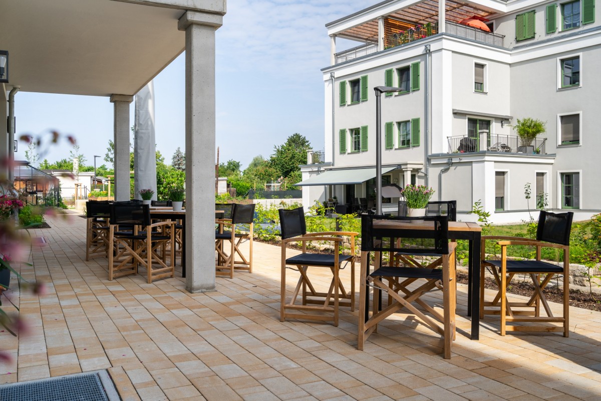Terrasse mit Sitzmöglichkeiten